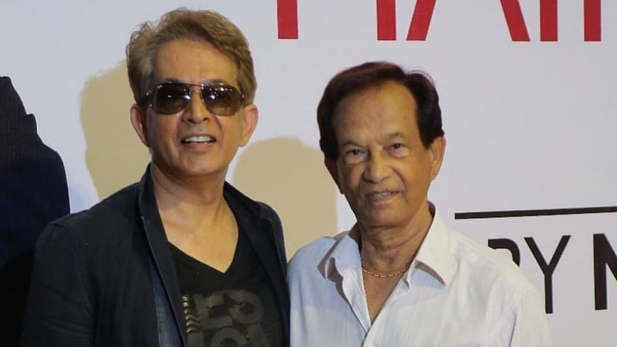 <div class="paragraphs"><p>(L) Javed Habib with his father (R) Habib Ahmed</p></div>