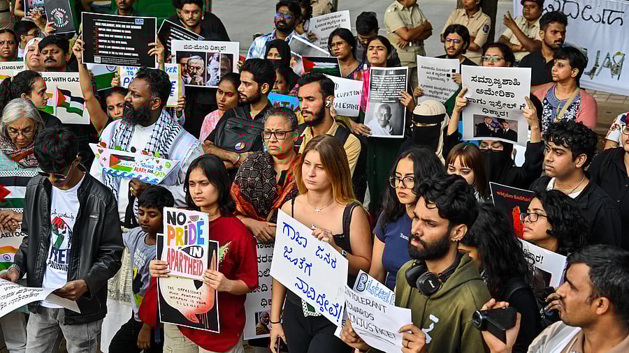 <div class="paragraphs"><p>Hundreds gathered at Freedom Park in Bengaluru on Friday to protest in solidarity with Palestine. Around 300 people of all ages and backgrounds participated, holding placards, delivering speeches, reciting poetry, singing and even selling artwork to raise funds for charity. </p></div>