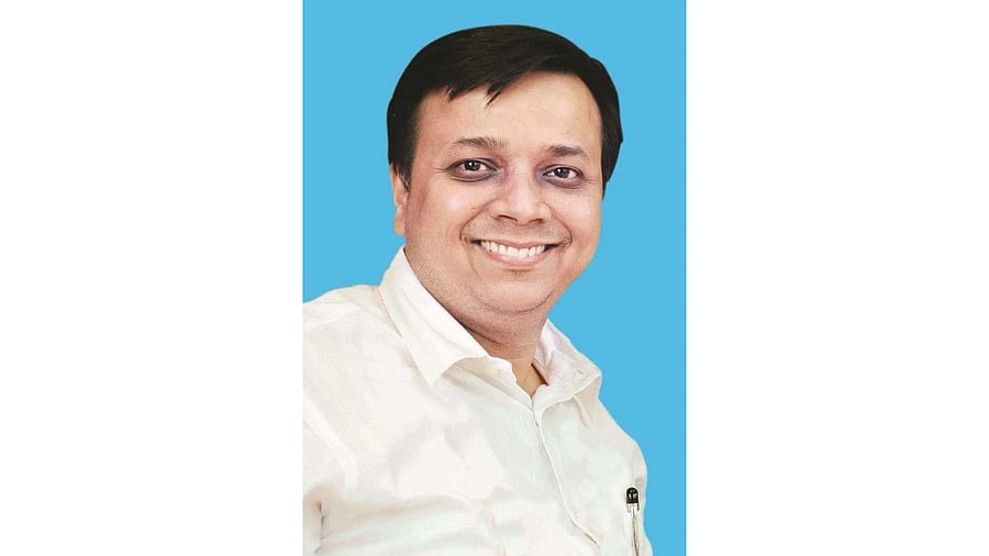 <div class="paragraphs"><p>Vivek Gupta</p></div>