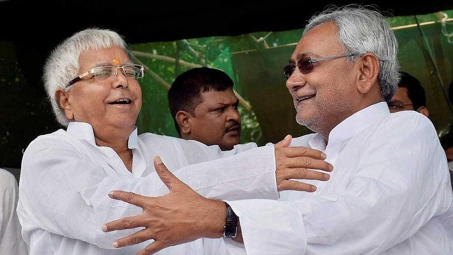 <div class="paragraphs"><p>Bihar CM Nitish Kumar (R) and RJD Chief Lalu Prasad Yadav.</p></div>