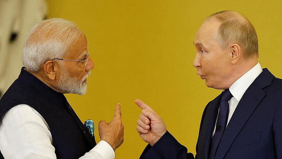 <div class="paragraphs"><p>Russian President Vladimir Putin talks to PM Narendra Modi</p></div>