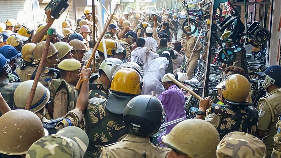 <div class="paragraphs"><p>Security personnel lathi-charge protesters during a demonstration over the issue of 'I Love Mohammad' posters, in Bareilly, Uttar Pradesh.</p></div>