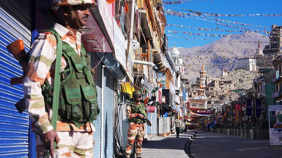 <div class="paragraphs"><p>Security personnel stand guard on a street amid a curfew, in Leh, Ladakh.</p></div>