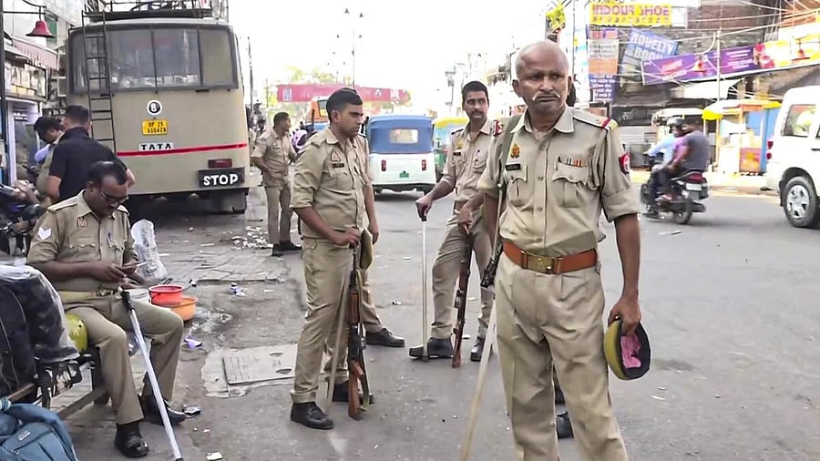 <div class="paragraphs"><p>Security up after clashes in Bareilly</p></div>