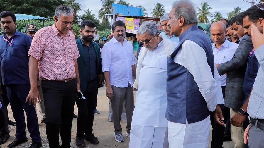 <div class="paragraphs"><p>CM Siddaramaiah during his city rounds on Saturday.</p></div>