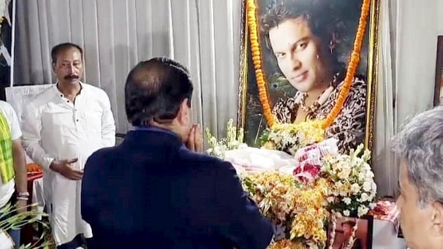 <div class="paragraphs"><p>Industrialist Gautam Adani pays tribute to deceased singer-composer Zubeen Garg during a visit to his residence at Kahilipara area, in Guwahati, Sunday, Sept. 28, 2025.</p></div>