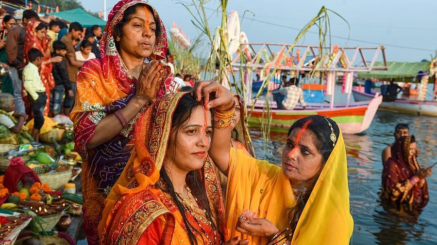 <div class="paragraphs"><p>Government striving to get 'Chhath Puja' included in UNESCO's cultural heritage list: PM Modi</p></div>