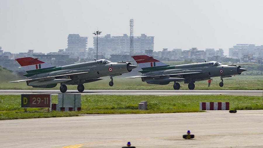 <div class="paragraphs"><p>Indian Air Force MiG-21 aircraft during the ‘MiG-21 Operational Flying Culmination Ceremony’ at Chandigarh Air Force Station (AFS), Friday, Sept. 26, 2025.</p></div>