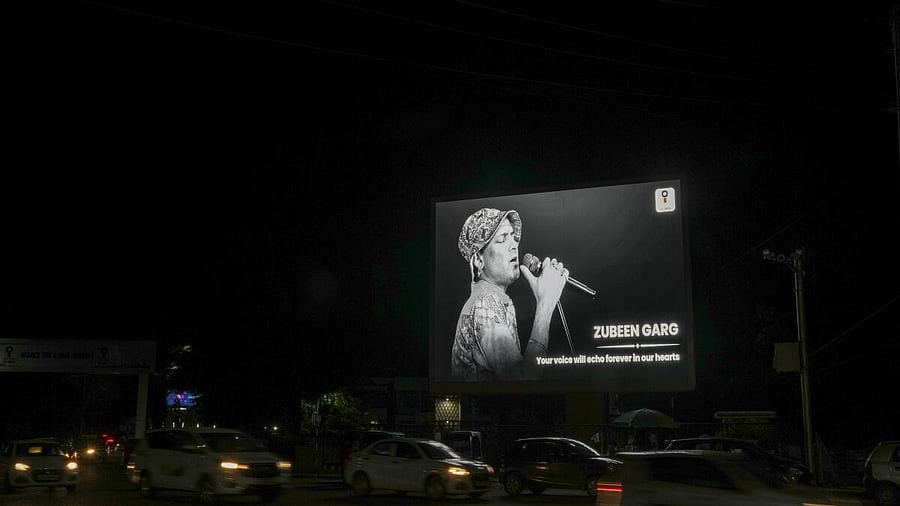<div class="paragraphs"><p>A billbord of deceased singer Zubeen Garg put up in his memory, in Guwahati,.</p></div>