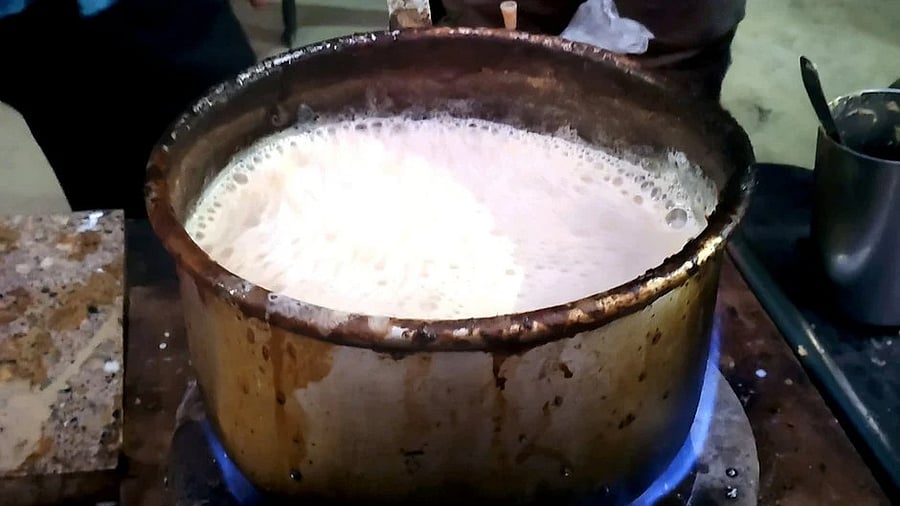 <div class="paragraphs"><p>A pot of boiling milk.</p></div>