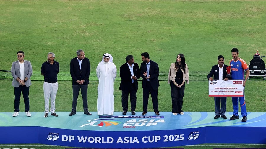 <div class="paragraphs"><p>General view as Asian Cricket Council and Pakistan Cricket Board chairman Mohsin Naqvi (third from left) stands on the podium with Emirates Cricket Board Vice Chairman Khalid Al Zarooni before the trophy presentations.</p></div>