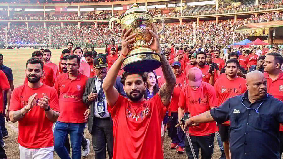 <div class="paragraphs"><p>RCB players during the victory parade in Bengaluru. </p></div>