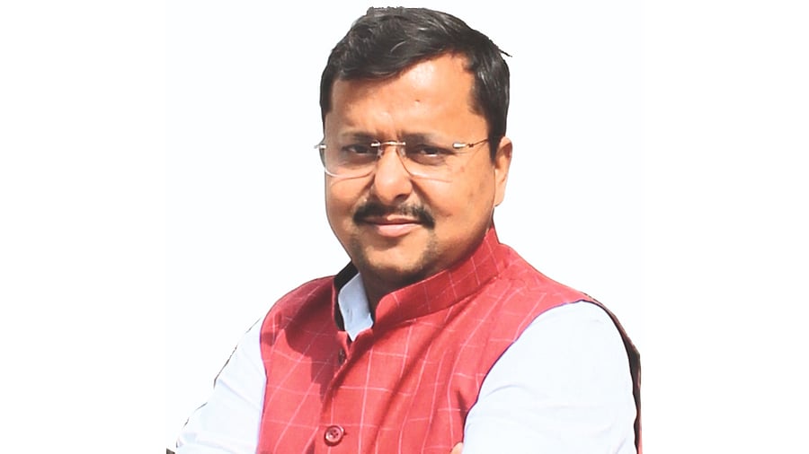 <div class="paragraphs"><p>Minister Nitin Navin</p></div>