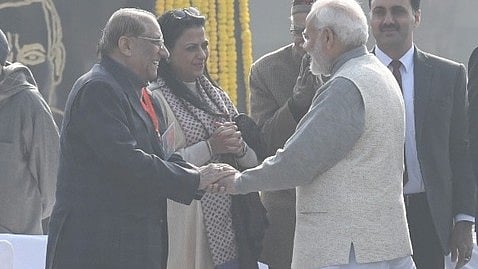 <div class="paragraphs"><p>Vijay Kumar Malhotra (L) with Prime Minister Narendra Modi.</p></div>