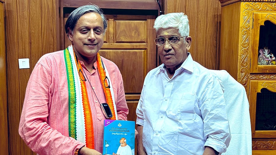 <div class="paragraphs"><p>A file image of Congress leader Shashi Tharoor (left) with G Sukumaran Nair. </p></div>