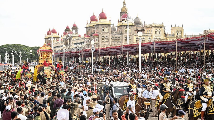 <div class="paragraphs"><p>Elephant Abhimanyu, carrying the idol of Goddess Chamundeshwari in the 750-kg golden howdah, walking on the Mysuru palace premises on Thursday.</p></div>