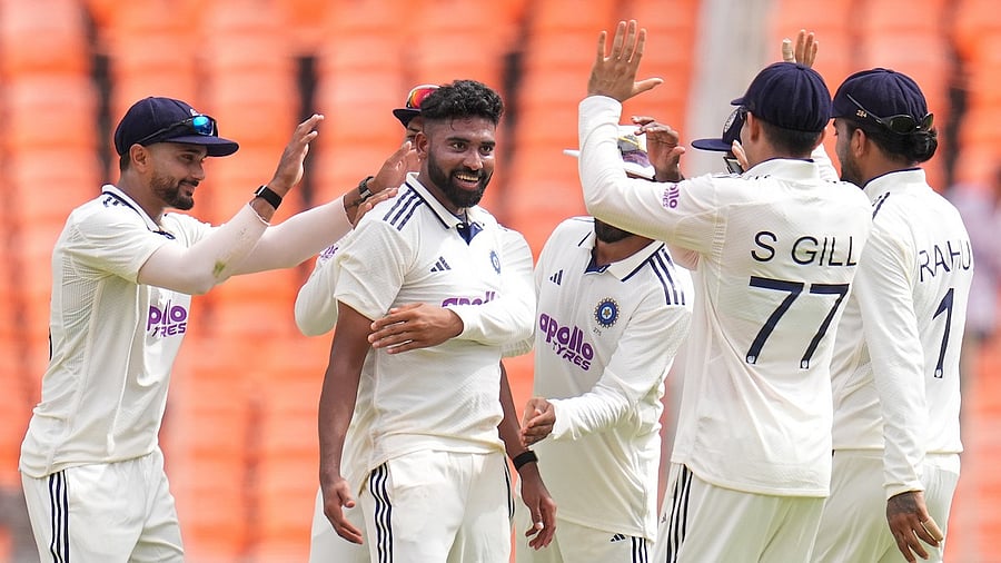 <div class="paragraphs"><p>Mohammed Siraj celebrates with team-mates.</p></div>