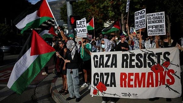 <div class="paragraphs"><p>Pro-Palestinian demonstrators protest outside the Consulate General of Israel.</p></div>