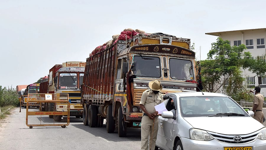 <div class="paragraphs"><p>The police set up numerous naka checkpoints across the city on the nights of October 3 and 4, deploying 1,000 officers and staff. </p></div>