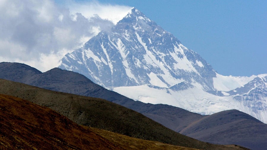 <div class="paragraphs"><p>Mount Everest, known in Tibetan as Qomolangma.</p></div>
