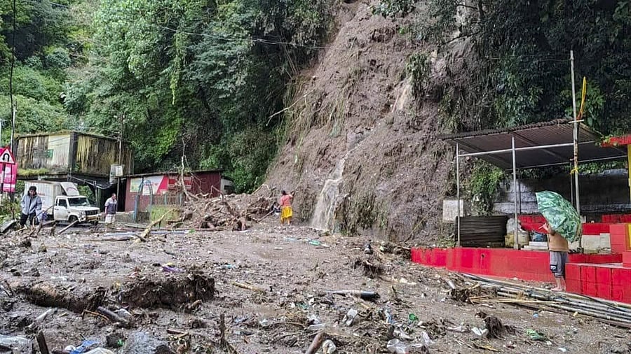 <div class="paragraphs"><p>People look at the debris scattered around after heavy rainfall triggers landslides, in Darjeeling, Sunday, Oct. 5, 2025.</p></div>