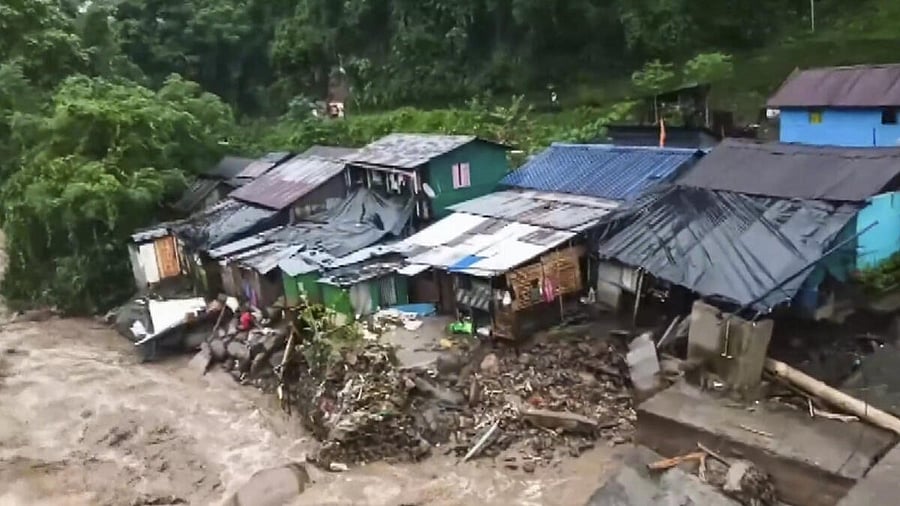 <div class="paragraphs"><p>Landslide in Darjeeling.</p><p></p></div>