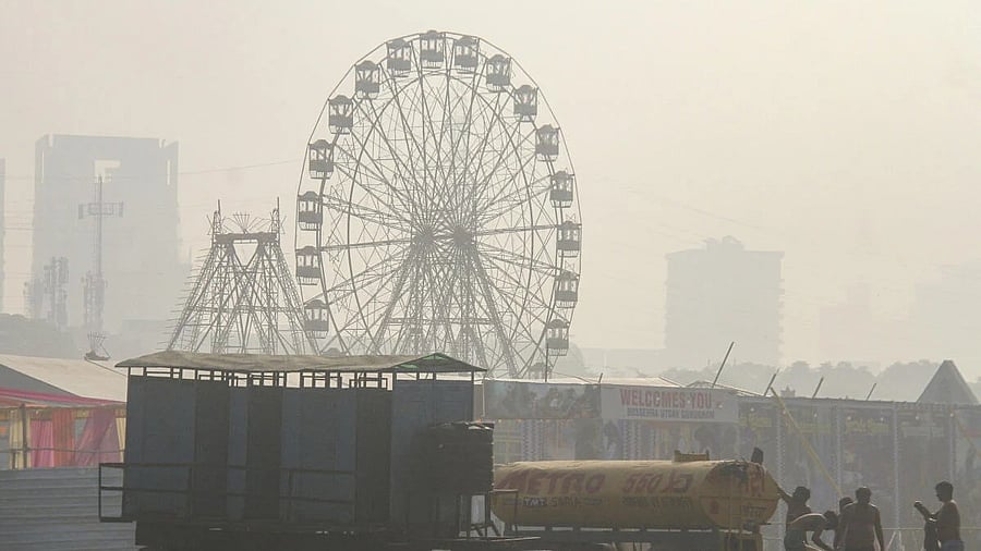 <div class="paragraphs"><p>A view of an amusement park amid low visibility due to dust, in Gurugram, Haryana</p></div>