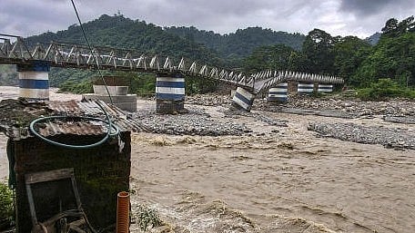 <div class="paragraphs"><p>Damaged Dudhia iron bridge after landslides in Darjeeling district, West Bengal.</p></div>