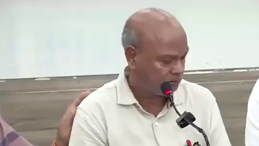<div class="paragraphs"><p>A screengrab of the video from X showing Bihar Congress president Rajesh Kumar Ram breaking down.</p></div>
