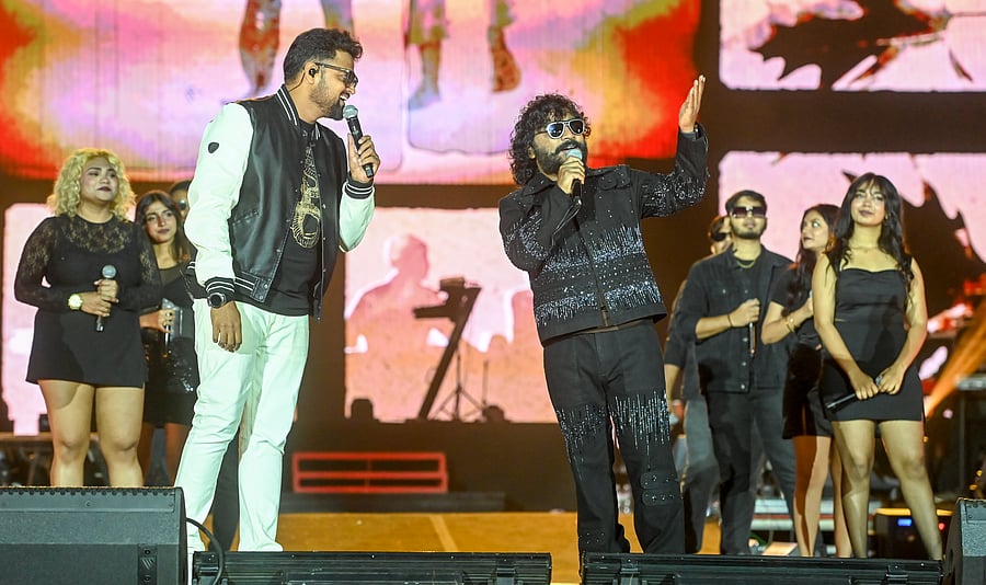 Music composer Arjun Janya performs at the Yuva Dasara. DH Photo