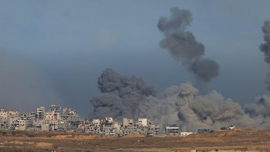 <div class="paragraphs"><p>Plumes of smoke rise from explosions in Gaza, as seen from southern Israel</p></div>