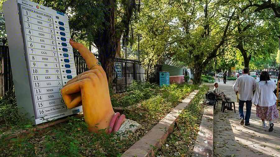 <div class="paragraphs"><p>A model of the electronic voting machine outside the Election Commission of India (ECI) office in New Delhi.</p></div>