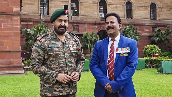 <div class="paragraphs"><p>Mohanlal (left) with Major Ravi.&nbsp;</p></div>
