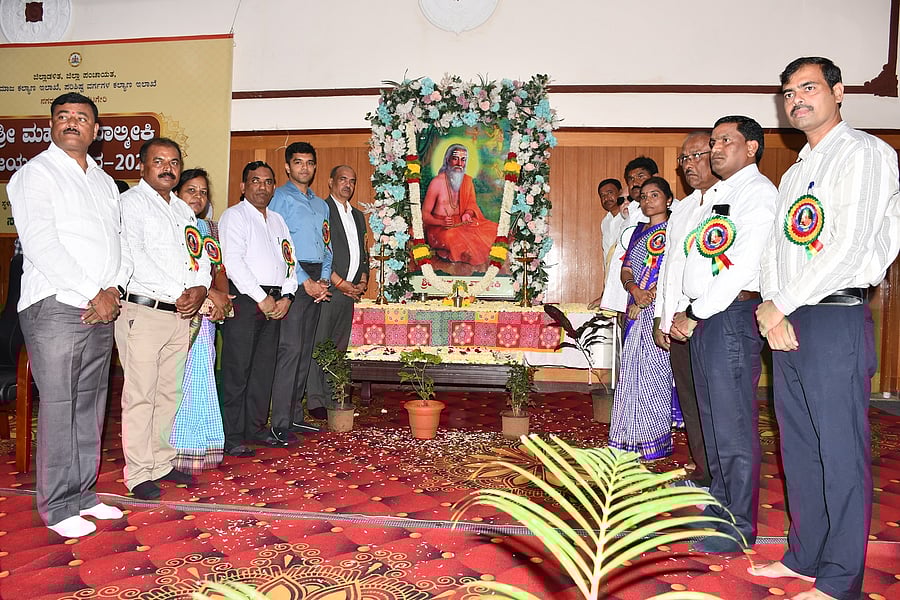 <div class="paragraphs"><p>Maharshi Valmiki Jayanti being celebrated at the district administration office in Gadag on Tuesday. </p><p></p></div>