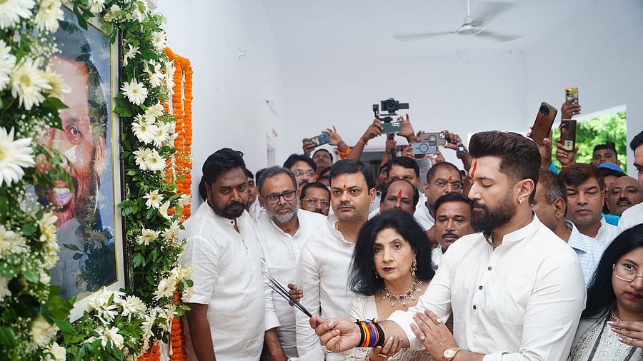<div class="paragraphs"><p>Chirag Paswan remembers his late father Ram Vilas Paswan on his death anniversary.</p></div>