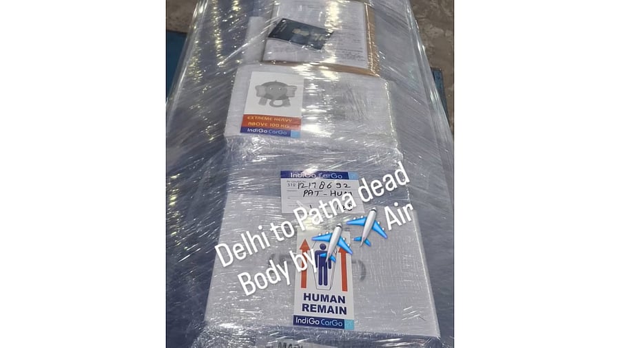 <div class="paragraphs"><p>The picture also shows the coffin having a sticker which read 'Extreme Heavy above 100kg'.</p></div>