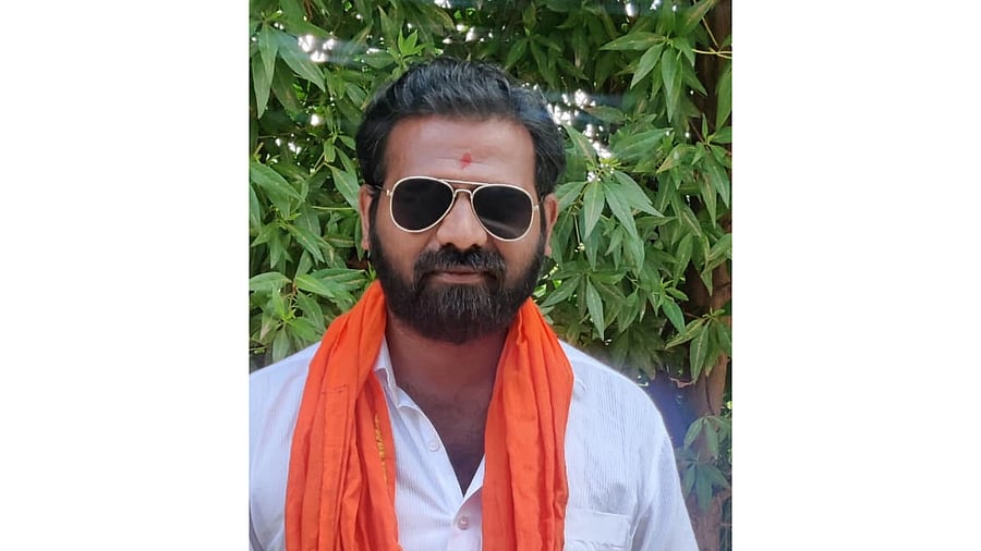<div class="paragraphs"><p>Venkatesh Kurubar.</p></div>