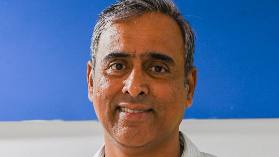 <div class="paragraphs"><p>Maheshwar Rao</p></div>