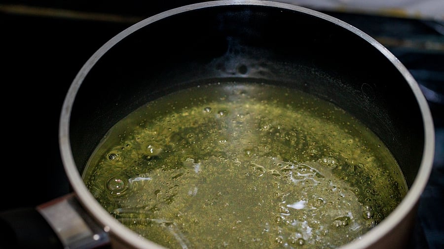<div class="paragraphs"><p>Representative image of boiling oil.</p></div>