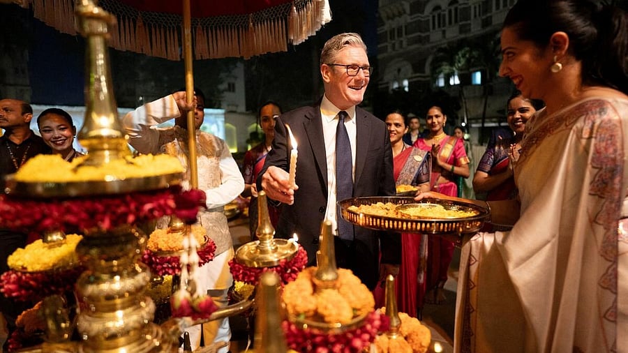 <div class="paragraphs"><p>British Prime Minister Keir Starmer attends a ceremony to celebrate the approaching Diwali festival, during his visit to Mumbai.<br></p></div>