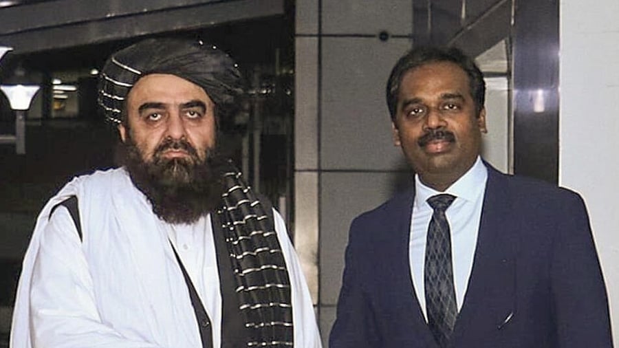 <div class="paragraphs"><p>Afghanistan Foreign Minister Mawlawi Amir Khan Muttaqi receives a warm welcome on his arrival, in New Delhi.</p></div>
