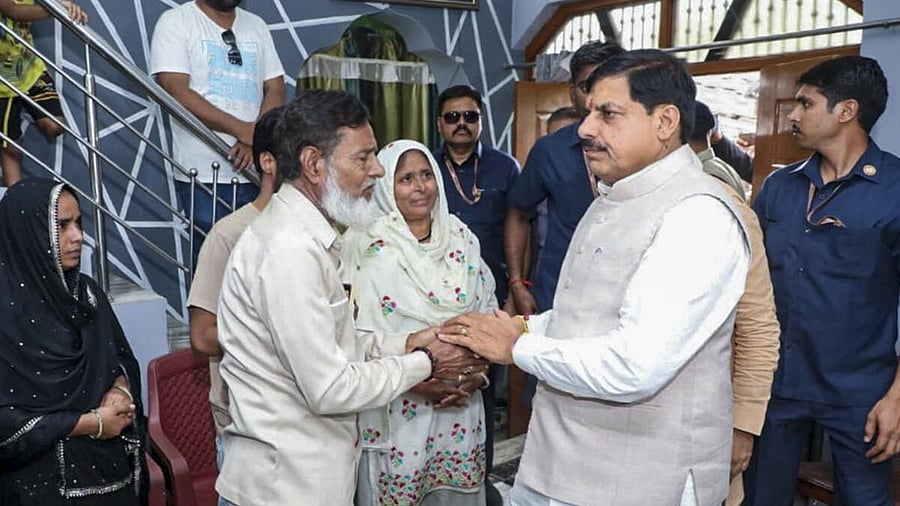 <div class="paragraphs"><p>Madhya Pradesh Chief Minister Mohan Yadav met family members of the children who died due to suspected renal failure, allegedly caused by consumption of a cough syrup, in Chhindwara district, Madhya Pradesh on Monday.</p></div>