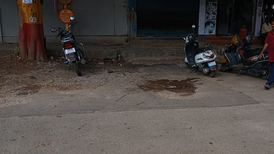 Potholes appear on a recently repaired stretch. DH PHOTO/Shraddha AK 