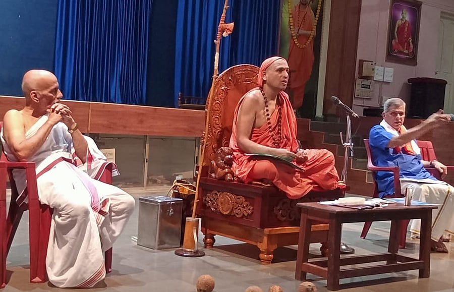 <div class="paragraphs"><p>Gangadhendra Saraswathi Swamiji speaks at a meeting of the Bedti–Aghanashini Valley Conservation Committee office-bearers at Swarnavalli Mutt at Sonda near Sirsi. </p></div>