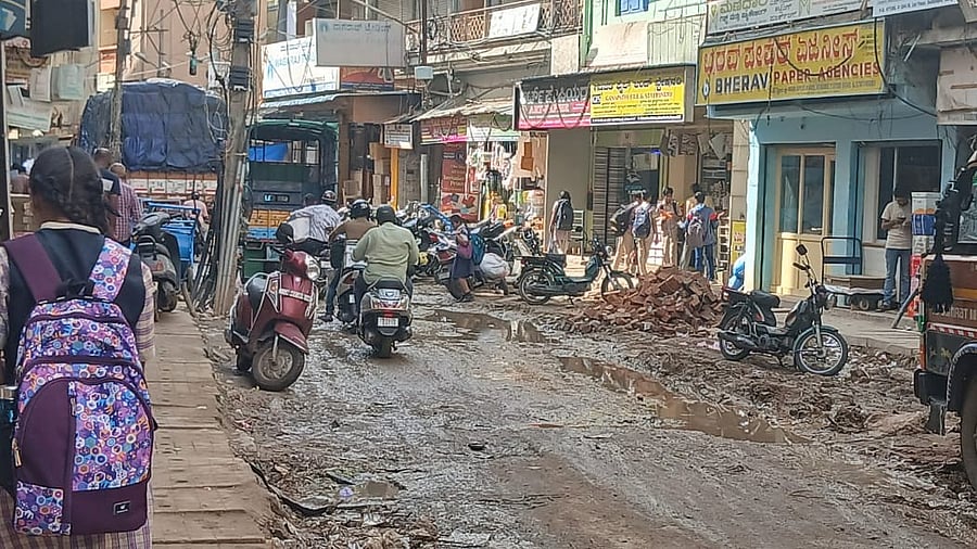 Dug up roads leave Sultanpet in disarray. DH PHOTO/Shraddha AK