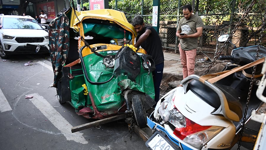 <div class="paragraphs"><p>An auto rickshaw was damaged in a serial accident involving a BMTC bus and several vehicles near Chinnaswamy Stadium on Saturday.</p></div>