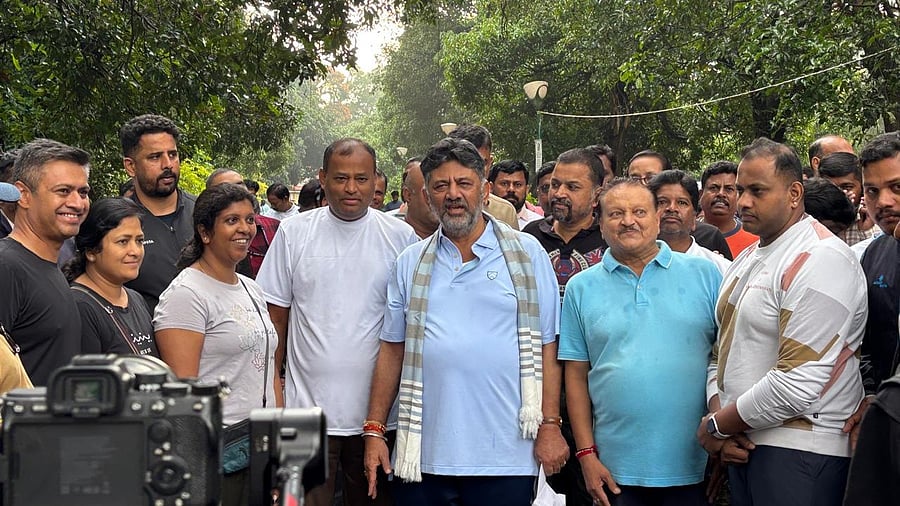 <div class="paragraphs"><p>Deputy CM DK Shivakumar exchanged greetings with a walker at Lalbagh on Saturday as a part of his first of the series of 'Walk with Bengaluru' initiative.  </p></div>