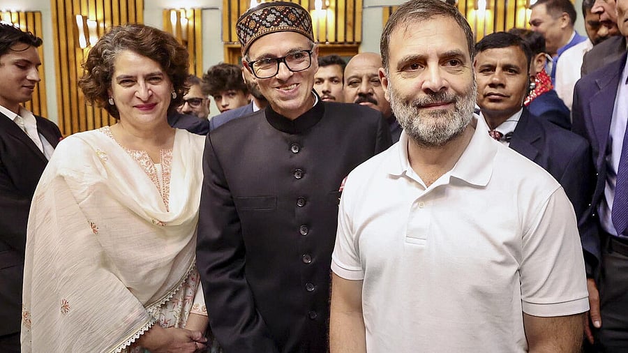 <div class="paragraphs"><p>Rahul Gandhi (R) and Priyanka Gandhi Vadra (L) with Omar Abdullah.</p></div>
