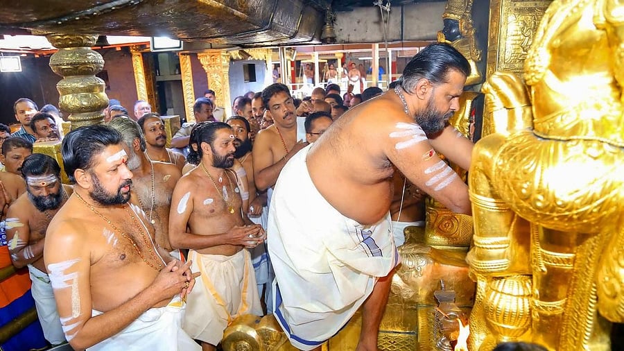 <div class="paragraphs"><p>A representative image of priests performing rituals at Sabarimala temple.</p></div>