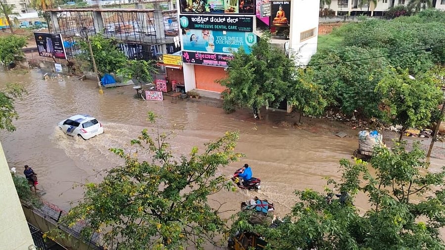 <div class="paragraphs"><p>Balagere Road on Saturday Morning</p></div>
